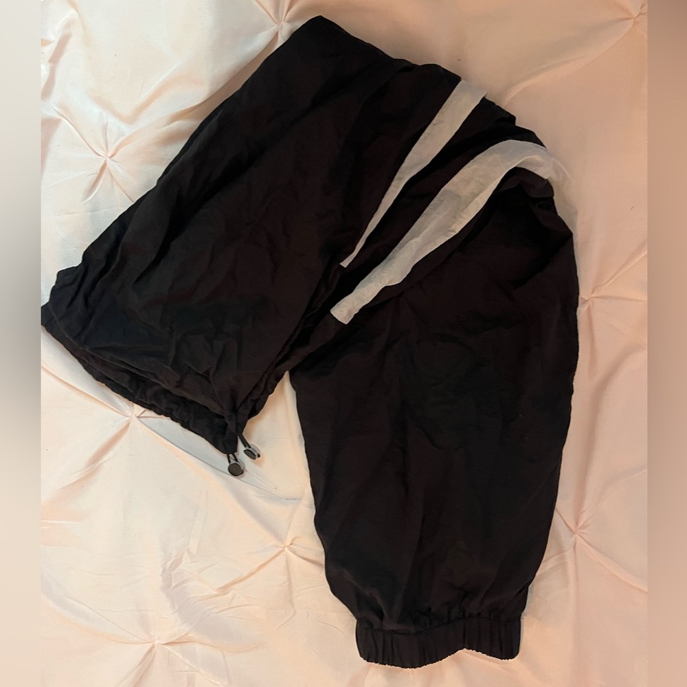 BW parachute pants